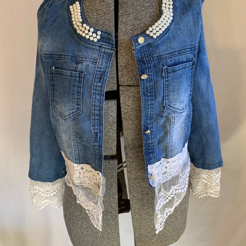 LXXY Women’s XXL short cropped denim jacket with lace and pearl embellishments